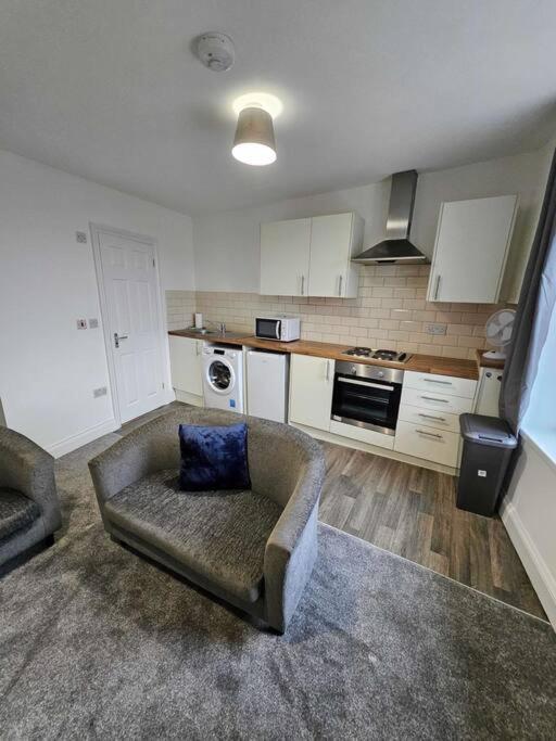 Fully Equipped Kitchen, Double Room Neath Exterior photo